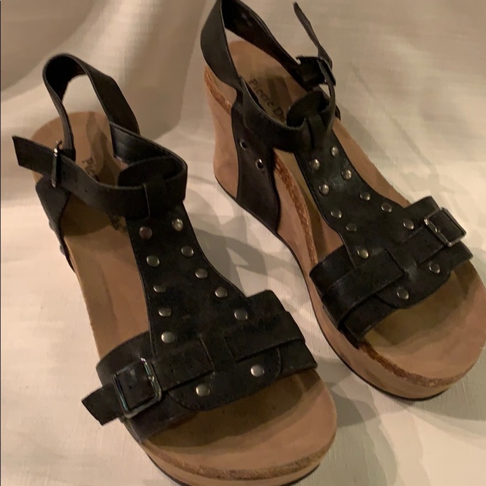 Pierre Dumas black wedges